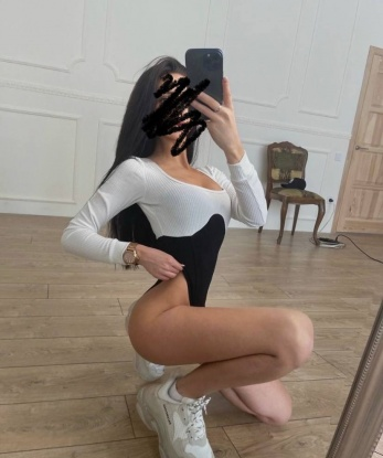 Живу в Москве, и мое искусство удовлетворения мужчин вызывает только положительные эмоции. Я предлагаю широкий спектр услуг - от романтического ужина в приятной атмосфере, до интенсивной ночи страсти. Со мной ты сможешь расслабиться и забыть о всех проблемах. Фото и отзывы обо мне ты найдешь на моей странице. 💋+🔥= ты и я в одной постели! 4043, 24 года